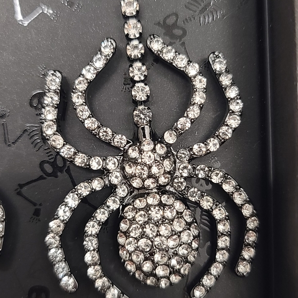 New In BoxSPIDER crystal earrings - Picture 3 of 6
